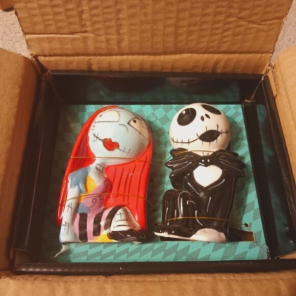 Disney Jack Skellington Sally Salt Pepper shaker set Nightmare Before Christmas - Picture 4 of 4